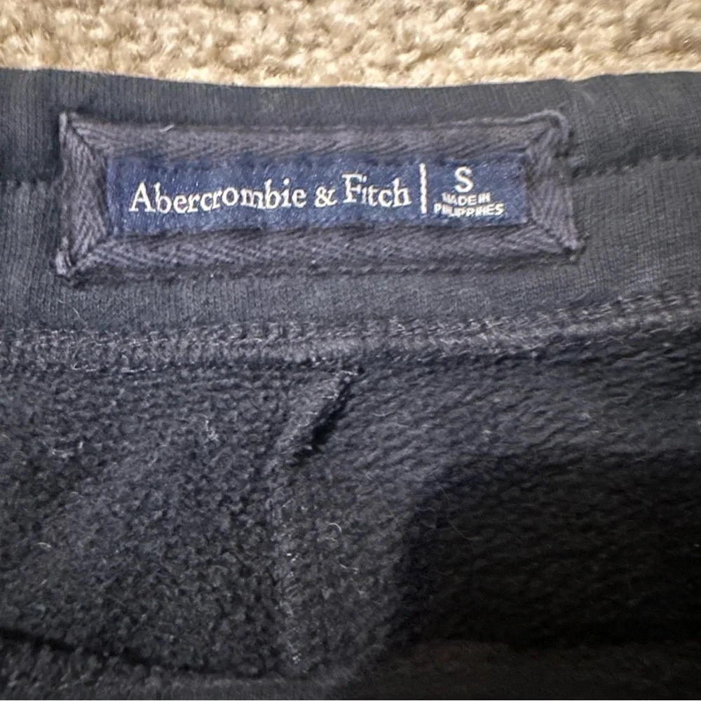 Abercrombie & Fitch Women’s Small Logo Graphic Black Jogger Sweatpants Pants